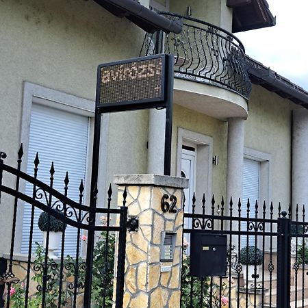 Apartamento Tavirózsa Balatonfůzfő Exterior foto