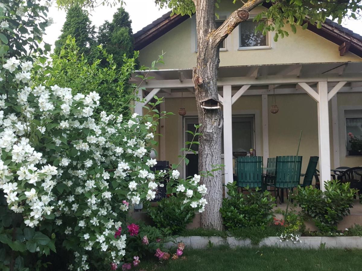 Apartamento Tavirózsa Balatonfůzfő Exterior foto