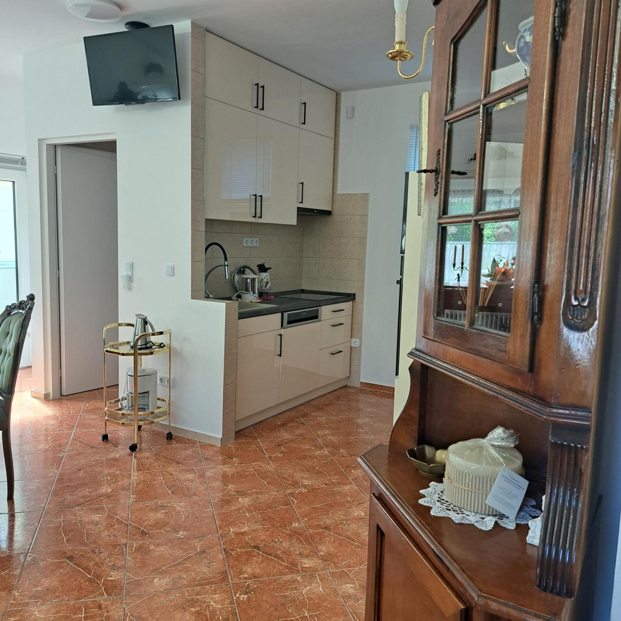 Apartamento Tavirózsa Balatonfůzfő Exterior foto