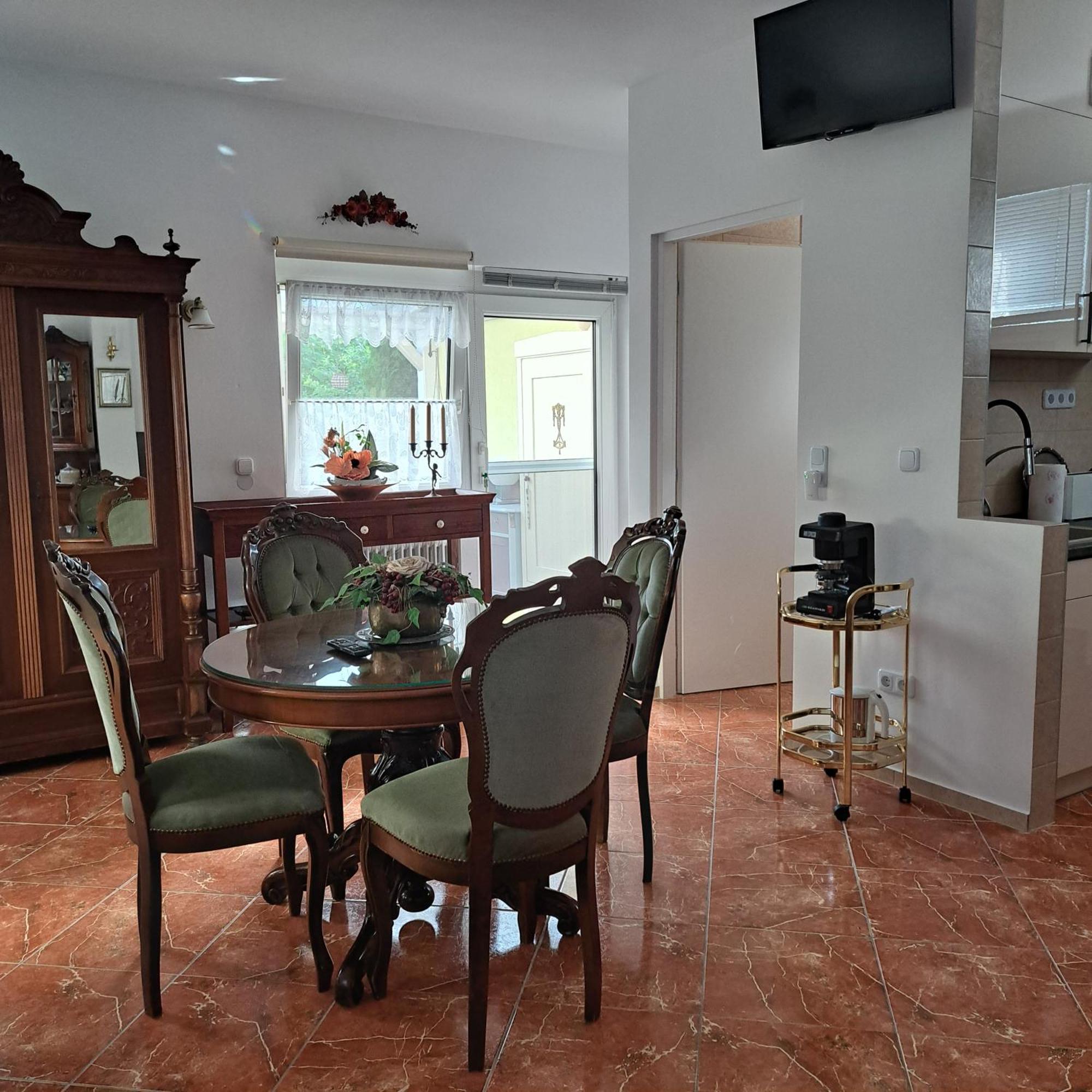 Apartamento Tavirózsa Balatonfůzfő Exterior foto
