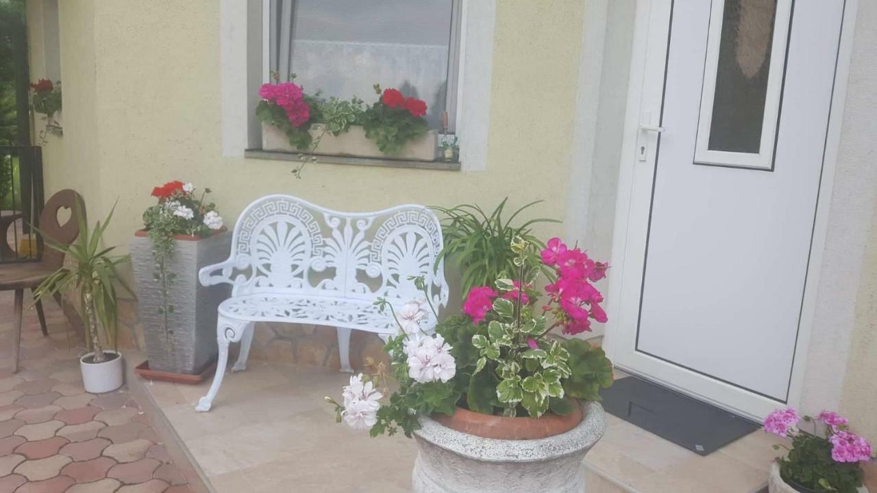 Apartamento Tavirózsa Balatonfůzfő Exterior foto